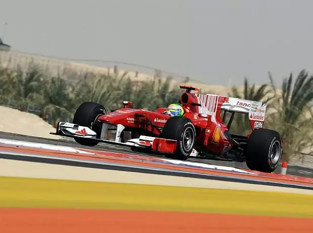 Foto zur News: Qualifying in Bahrain: Vettel knackt Ferrari!