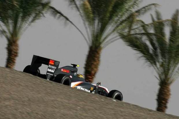 Foto zur News: Qualifying in Bahrain: Vettel knackt Ferrari!
