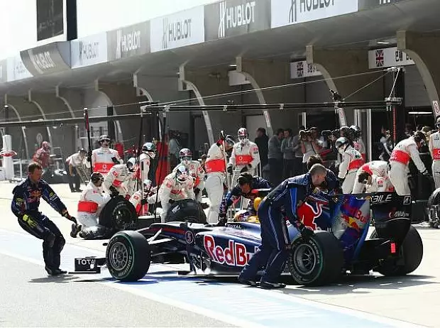 Foto zur News: Red Bull dominiert weiter: Pole für Vettel!