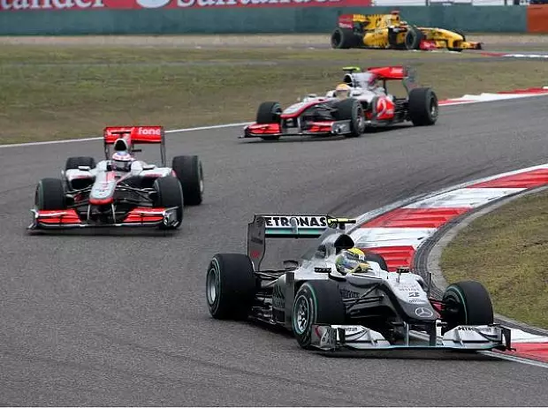 Foto zur News: McLaren weltmeisterlich: Doppelsieg im Regenchaos!