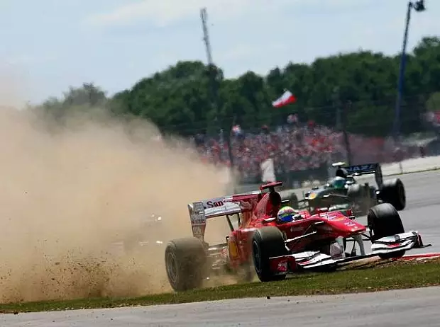 Foto zur News: Webber: "Nummer zwei" siegt in Silverstone!