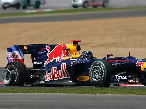 Foto zur News: Webber: "Nummer zwei" siegt in Silverstone!