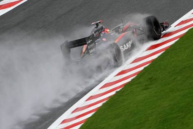 Foto zur News: Regen im ersten Training: Alonso vor Hamilton