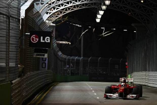 Foto zur News: Alonso statt Vettel: Mögliche Pole verschenkt