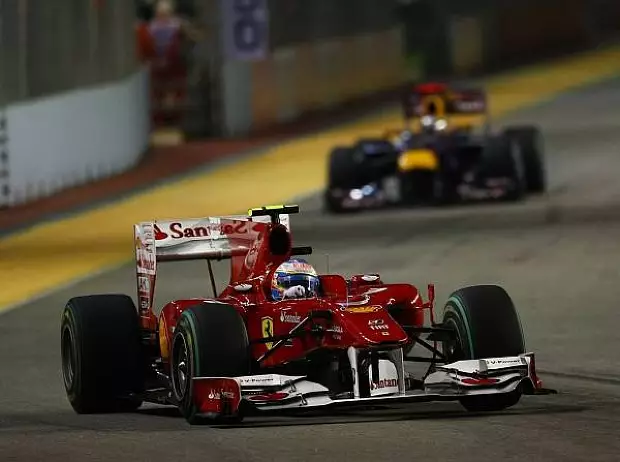 Foto zur News: Singapur: Alonso hält Vettel in Schach!