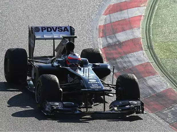 Foto zur News: Testauftakt in Barcelona: Vettel hat die Nase vorne