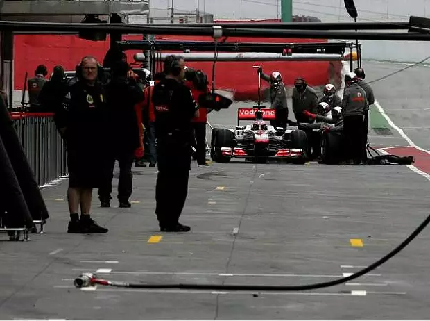 Foto zur News: Button freut sich über McLaren-Fortschritte