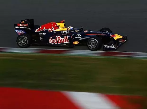 Foto zur News: Tests in Barcelona: Paukenschlag durch Mercedes!