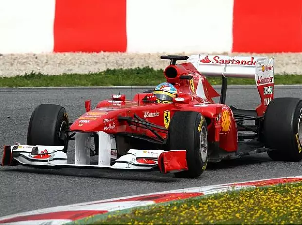 Foto zur News: Tests in Barcelona: Paukenschlag durch Mercedes!