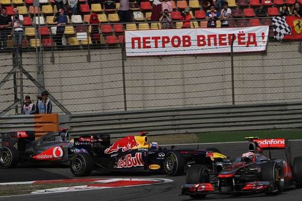 Foto zur News: Falsch gepokert: Vettel verliert gegen Hamilton!