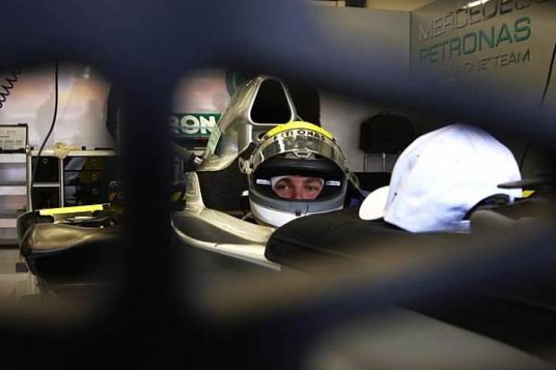 Foto zur News: Mercedes-Power dominiert: Button vor Rosberg