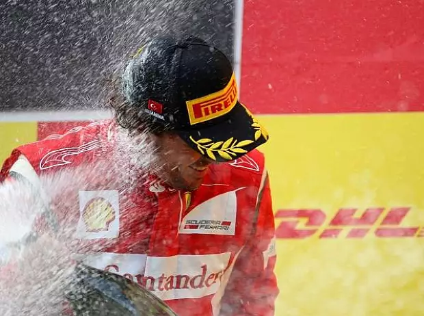 Foto zur News: Alonso rechnet: Der Titel ist noch möglich