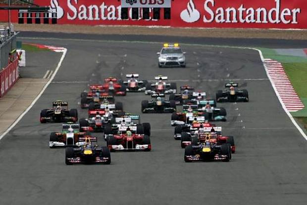 Foto zur News: Sieg in Silverstone: Alonso nutzt Red-Bull-Patzer!