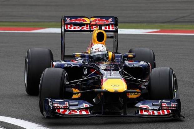 Foto zur News: Vettel geschlagen: Webber bleibt der "Nürburg-King"
