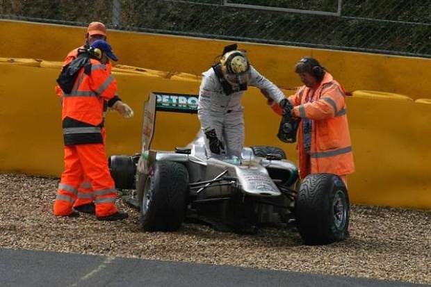 Foto zur News: Vettel in turbulentem Qualifying auf Pole-Position