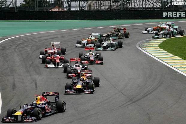 Foto zur News: Vettel im Pech: Webber gewinnt das Saisonfinale