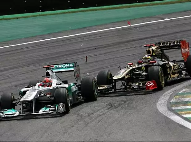 Foto zur News: Vettel im Pech: Webber gewinnt das Saisonfinale