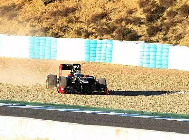 Foto zur News: Jerez: Alter Mercedes schlägt neuen Red Bull