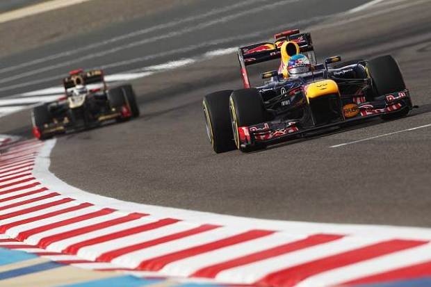 Foto zur News: PK mit Vettel: Wer hat Kimi frische Reifen verkauft?