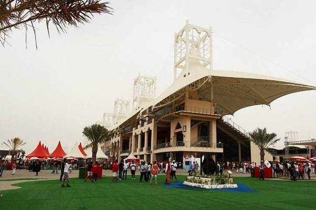 Foto zur News: Bahrain: 27.800 Zuschauer auf leeren Tribünen
