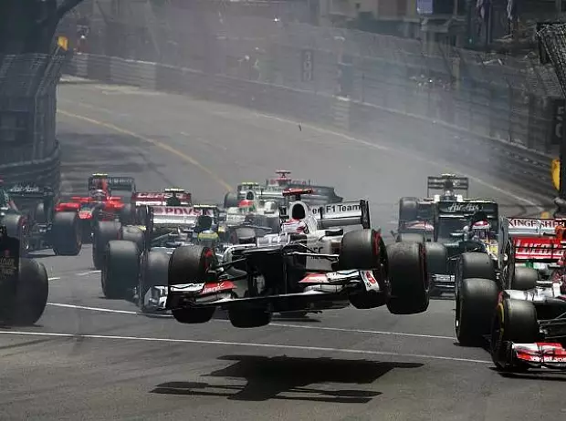 Foto zur News: Prozession in Monaco: Webber gewinnt vor Rosberg