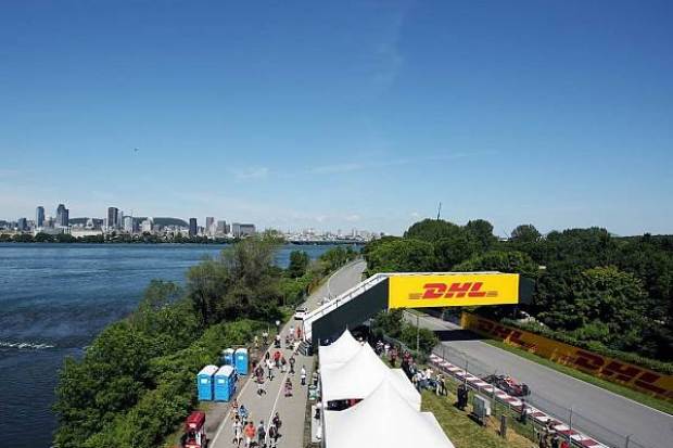 Foto zur News: Blütenweiße Pole-Position für Vettel in Montreal