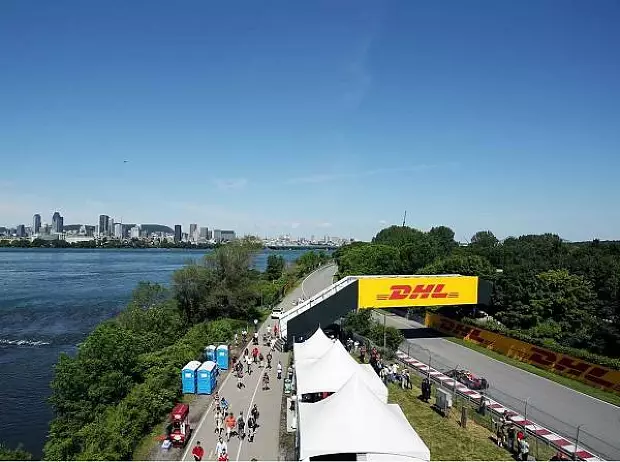 Foto zur News: Blütenweiße Pole-Position für Vettel in Montreal