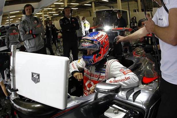 Foto zur News: Endlich trocken: Alonso in Silverstone vor Button