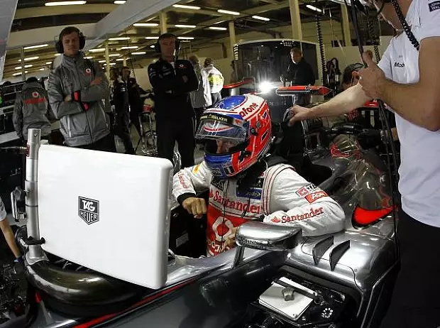 Foto zur News: Endlich trocken: Alonso in Silverstone vor Button