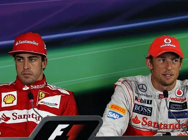 Fernando Alonso, Jenson Button Foto zur News: Button: "In einem Paralleluniversum Alonsos Teamkollege"