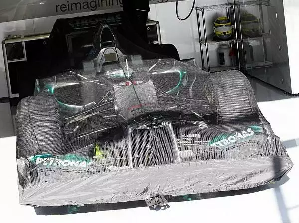 Foto zur News: Mercedes: Augen zu und durch