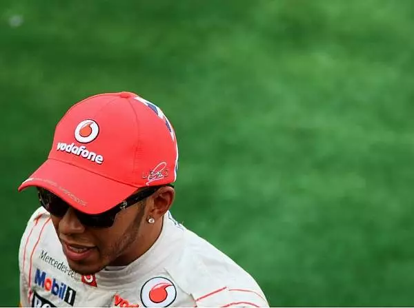 Lewis Hamilton Foto zur News: Mercedes lockt Hamilton: 75 Millionen für drei Jahre?