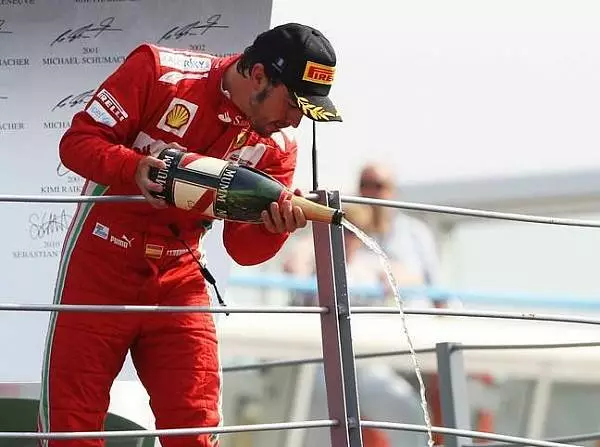 Foto zur News: Ferrari: Mit dem Telefon auf das Monza-Podium