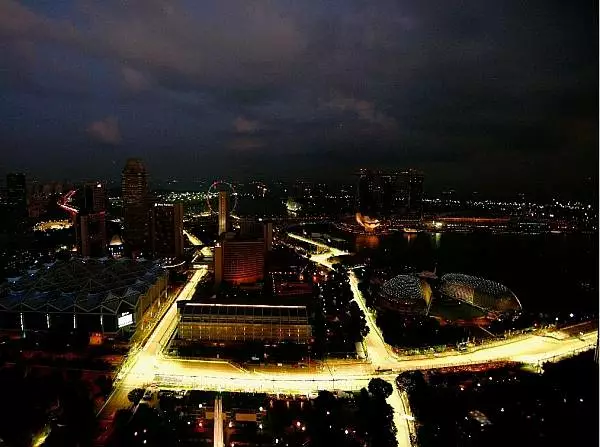 Foto zur News: Singapur und die Motoren: Mager hält am längsten