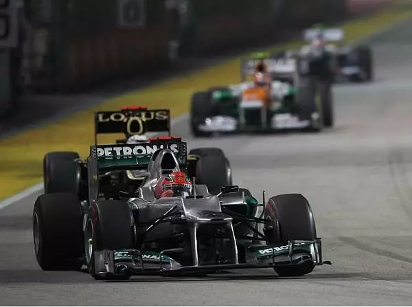 Michael Schumacher Foto zur News: Schumacher: In Japan zehn Startplätze nach hinten