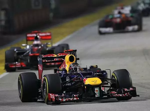 Sebastian Vettel, Jenson Button Foto zur News: Horner: Beinahe-Crash "hatte nichts mit Sebastian zu tun"