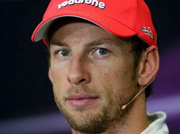 Foto zur News: Button: "Lewis wird eine Menge Spaß haben"