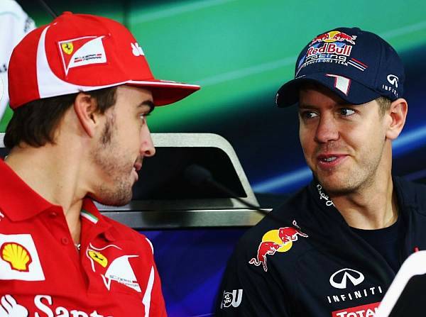 Foto zur News: Alonso #AND# Vettel: Der Zweikampf spitzt sich zu