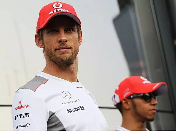 Jenson Button, Lewis Hamilton Foto zur News: Button: Hamiltons Abschied von McLaren ein Fehler