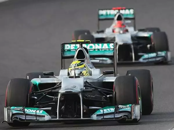 Nico Rosberg, Michael Schumacher Foto zur News: Mercedes: Hoffnung auf Aufwärtstrend in Indien