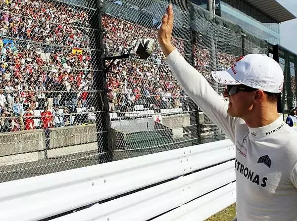 Michael Schumacher Foto zur News: Schumacher: In Indien vom Gott zum Menschen geworden