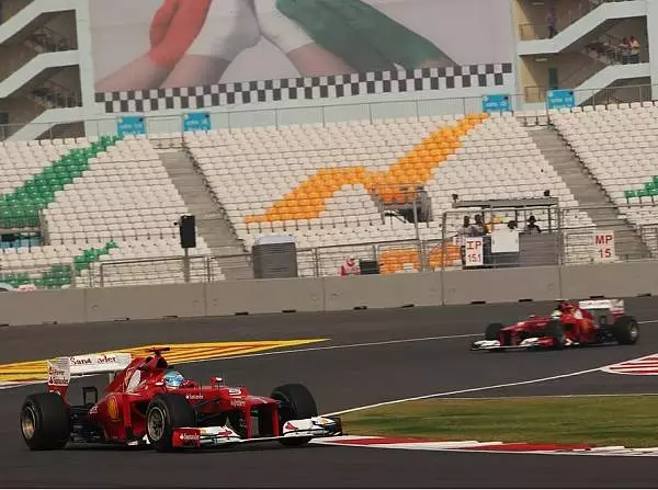 Fernando Alonso vor Felipe Massa Foto zur News: Ferrari und die Hoffnung auf Pech bei der Konkurrenz