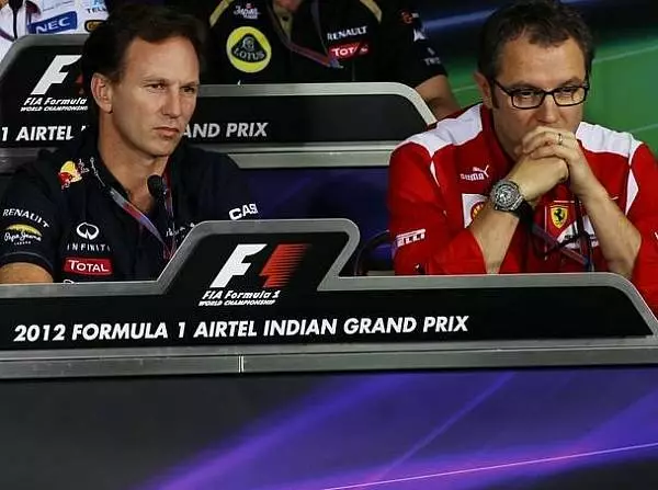 Stefano Domenicali (Ferrari-Teamchef), Christian Horner (Red-Bull-Teamchef) Foto zur News: Red Bull im WM-Kampf mit der besseren Ausgangsposition