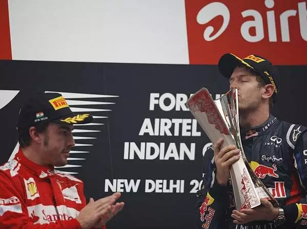 Sebastian Vettel, Fernando Alonso Foto zur News: Ferrari spricht sich im WM-Duell weiter Mut zu