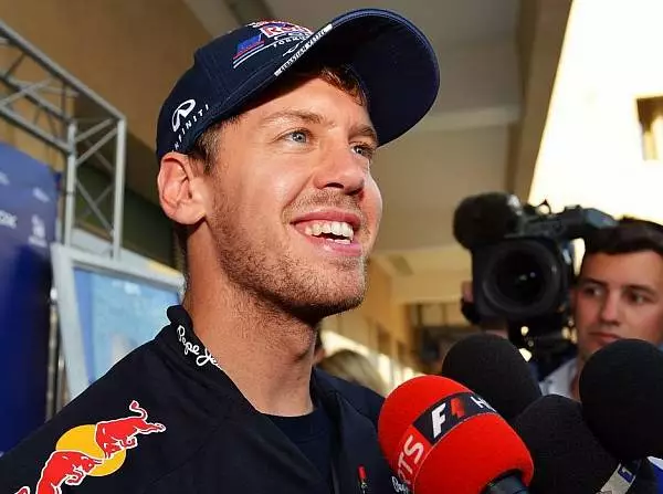 Sebastian Vettel Foto zur News: Vettel zu Alonso: "Mit schlechtem Auto nicht im WM-Kampf"