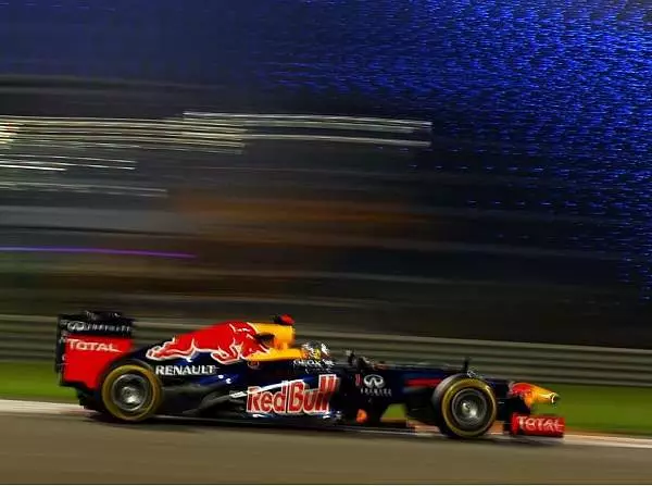 Sebastian Vettel Foto zur News: Abu Dhabi am Freitag: Duell Vettel vs. Hamilton