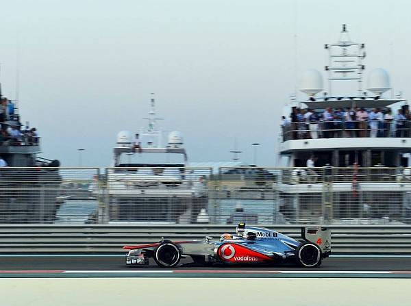 Foto zur News: Probleme bei Vettel: McLaren dominiert Abschlusstraining