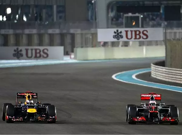 Sebastian Vettel, Jenson Button Foto zur News: Mutig, hart und fair: Treffen sich zwei Champions
