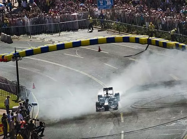 Foto zur News: Red Bull: 60.000 Fans bei Showrun in Chile