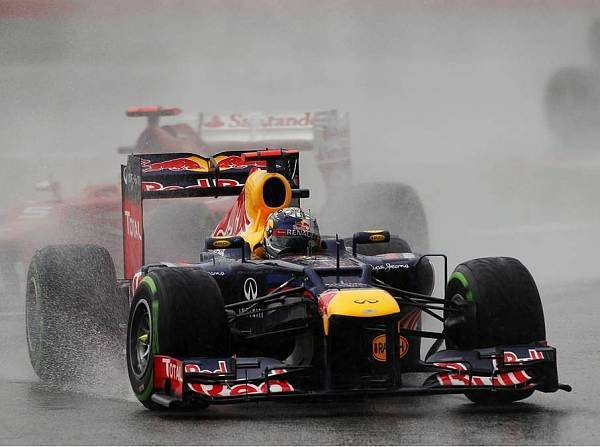 Foto zur News: Regen oder Lichtmaschine - Was kann Vettel stoppen?